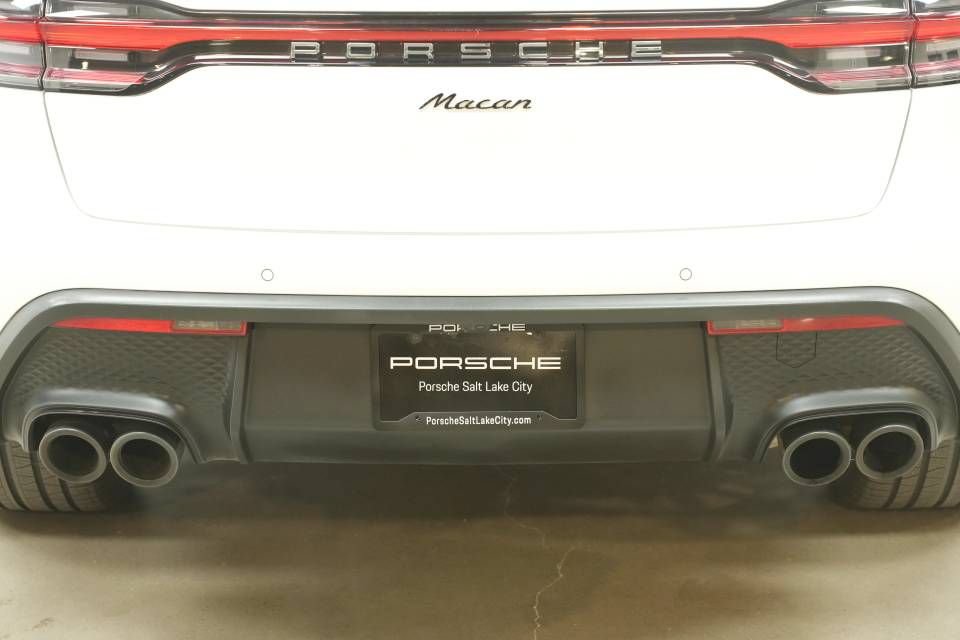 Certified 2026 Porsche Macan AWD/4WD image 42