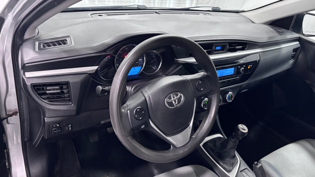 Used 2015 Toyota Corolla L FWD image 9