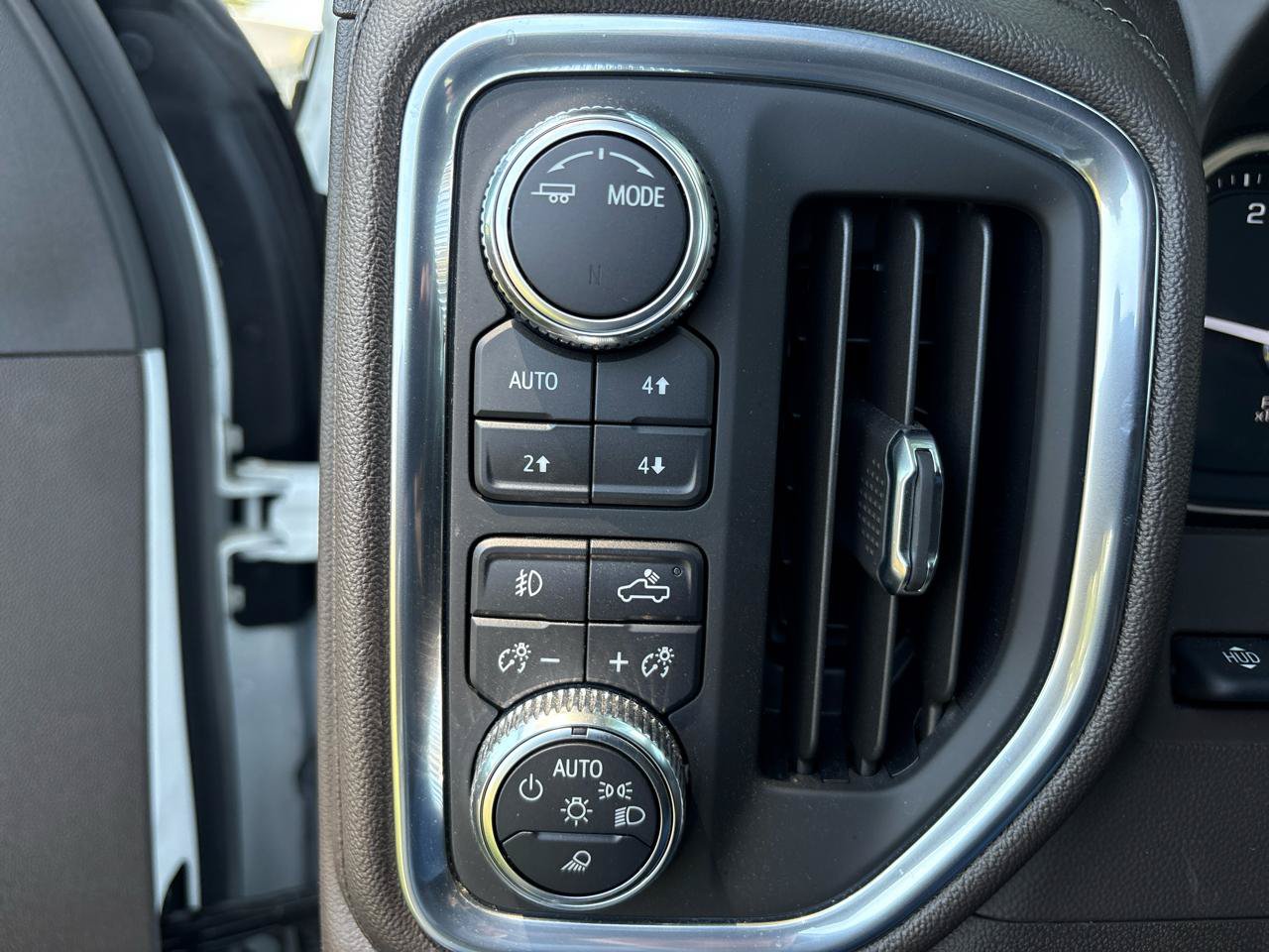 Used 2021 GMC Sierra 3500 Denali w/ Technology Package AWD/4WD image 24