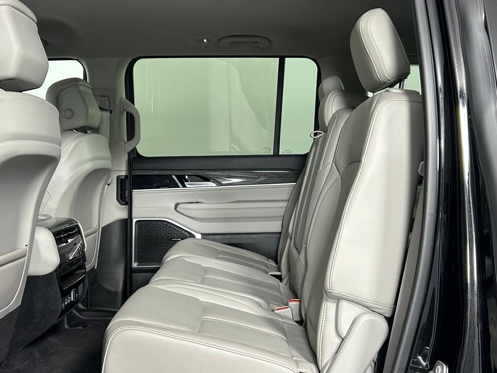 Used 2022 Jeep Wagoneer Series III AWD/4WD image 19