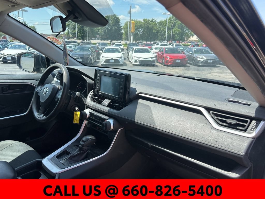 Used 2020 Toyota RAV4 LE FWD image 7
