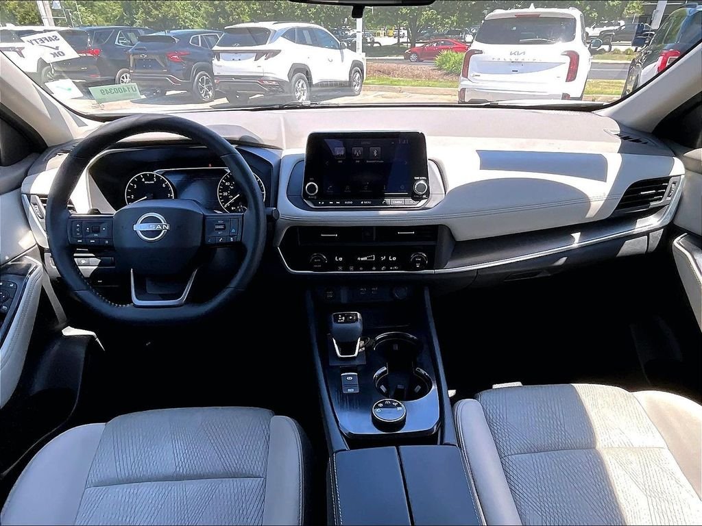 Used 2025 Nissan Rogue SV AWD/4WD image 21