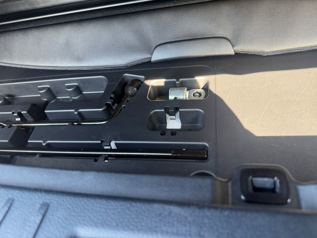 Used 2023 Toyota Highlander Platinum image 17