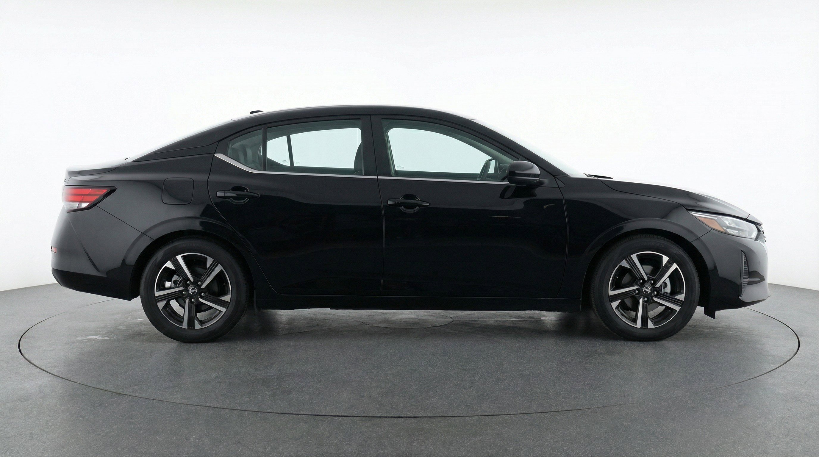 Used 2025 Nissan Sentra SV FWD image 11