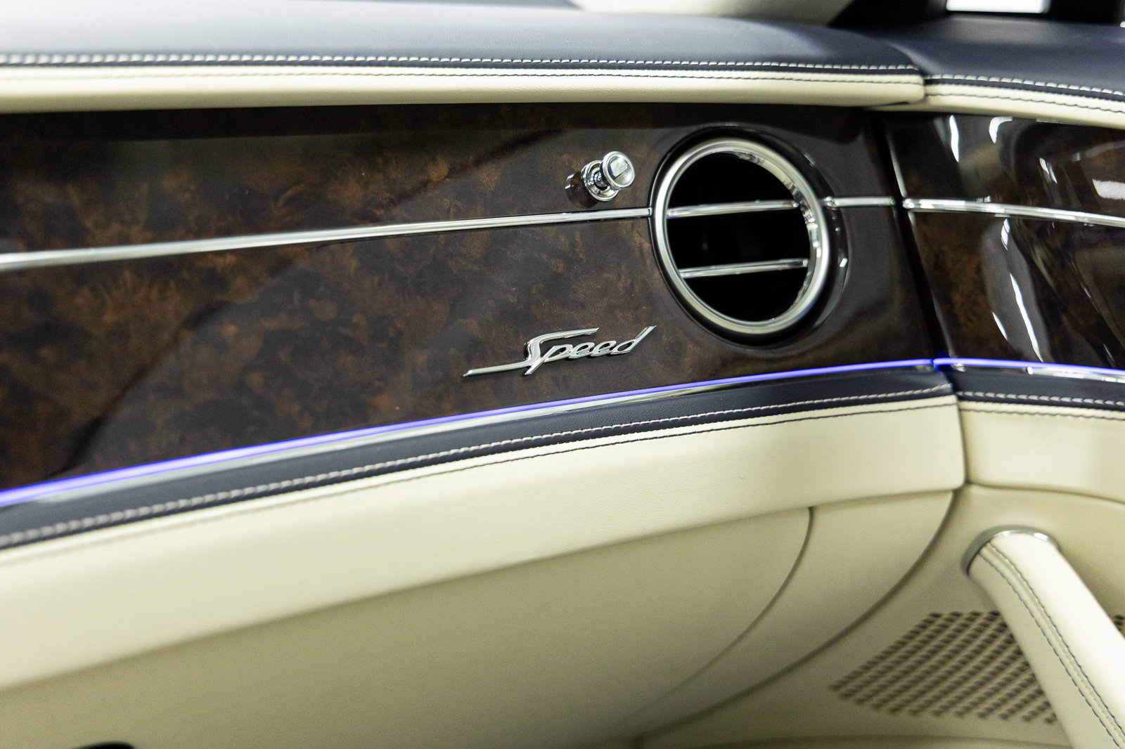 Certified 2025 Bentley Flying Spur Plug-In Hybrid AWD/4WD image 35