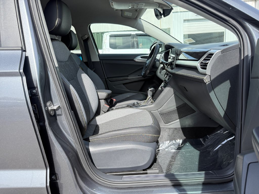 New 2027 Volkswagen Taos Sport AWD/4WD image 24