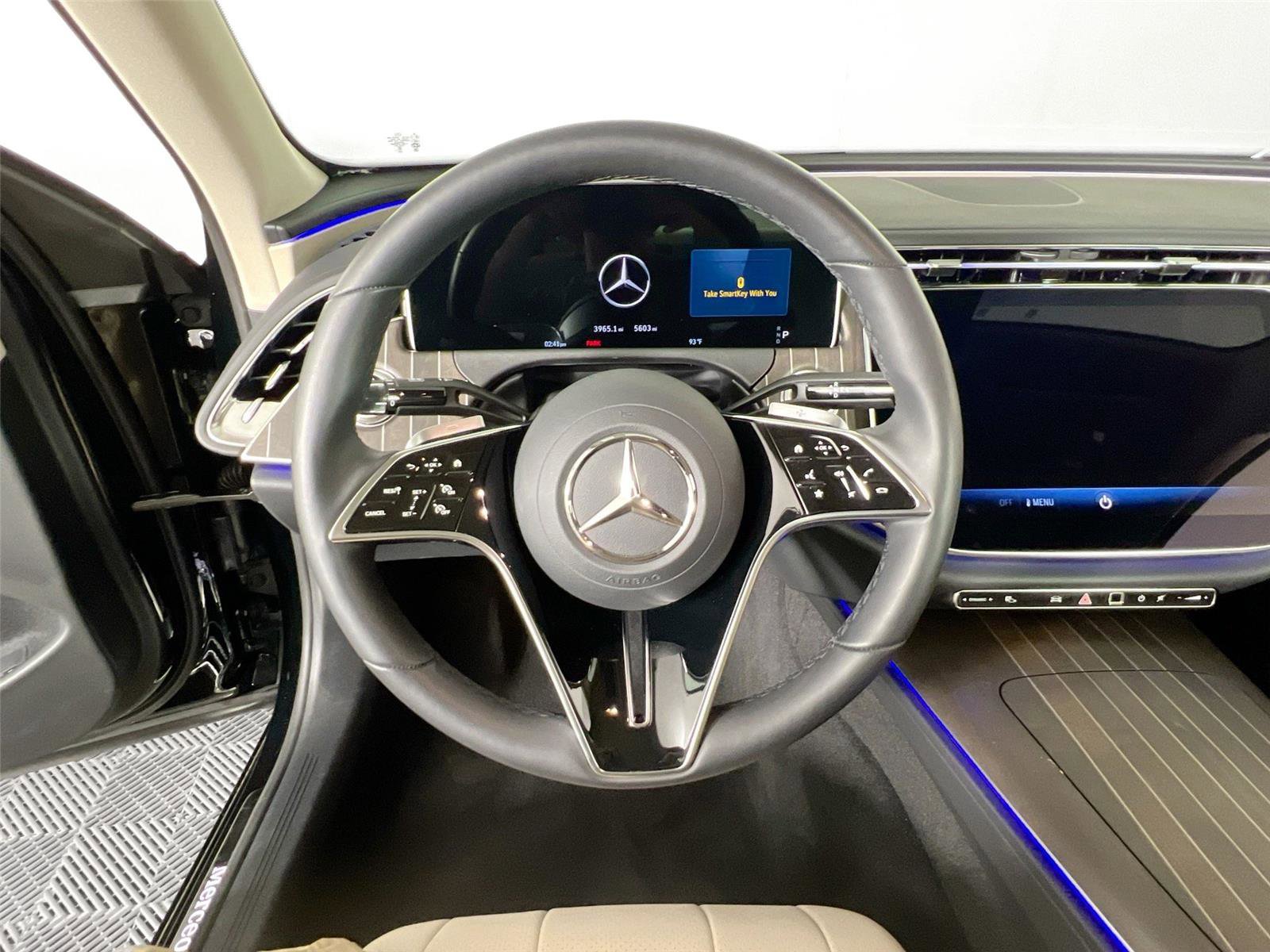 Used 2025 Mercedes-Benz E 350 4MATIC Sedan image 11