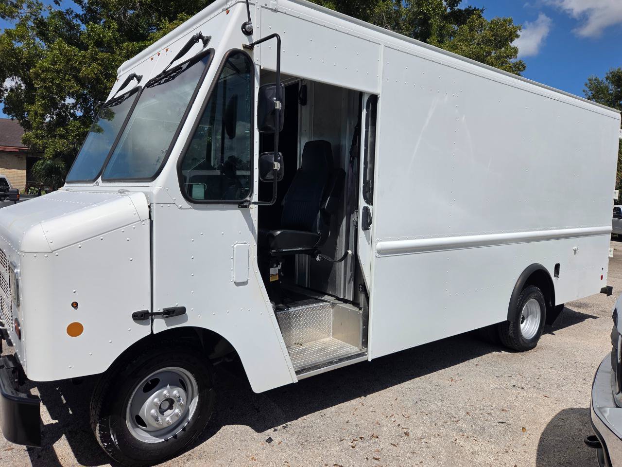 Used 2017 Ford E-350 and Econoline 350 Super Duty w/ A/C Prep Package RWD image 2