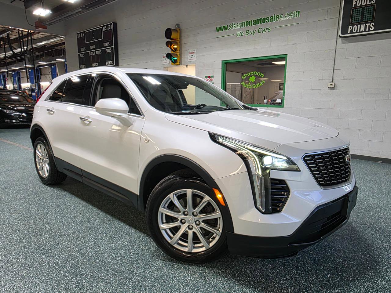 Used 2019 Cadillac XT4 Luxury w/ Cold Weather Package AWD/4WD image 14