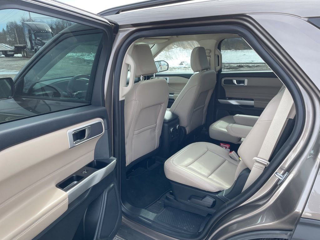 Used 2021 Ford Explorer XLT w/ Equipment Group 202A image 9