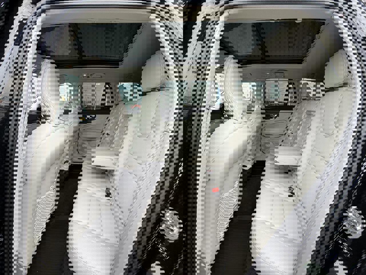 Used 2024 Volvo V60 B5 Cross Country Plus image 34