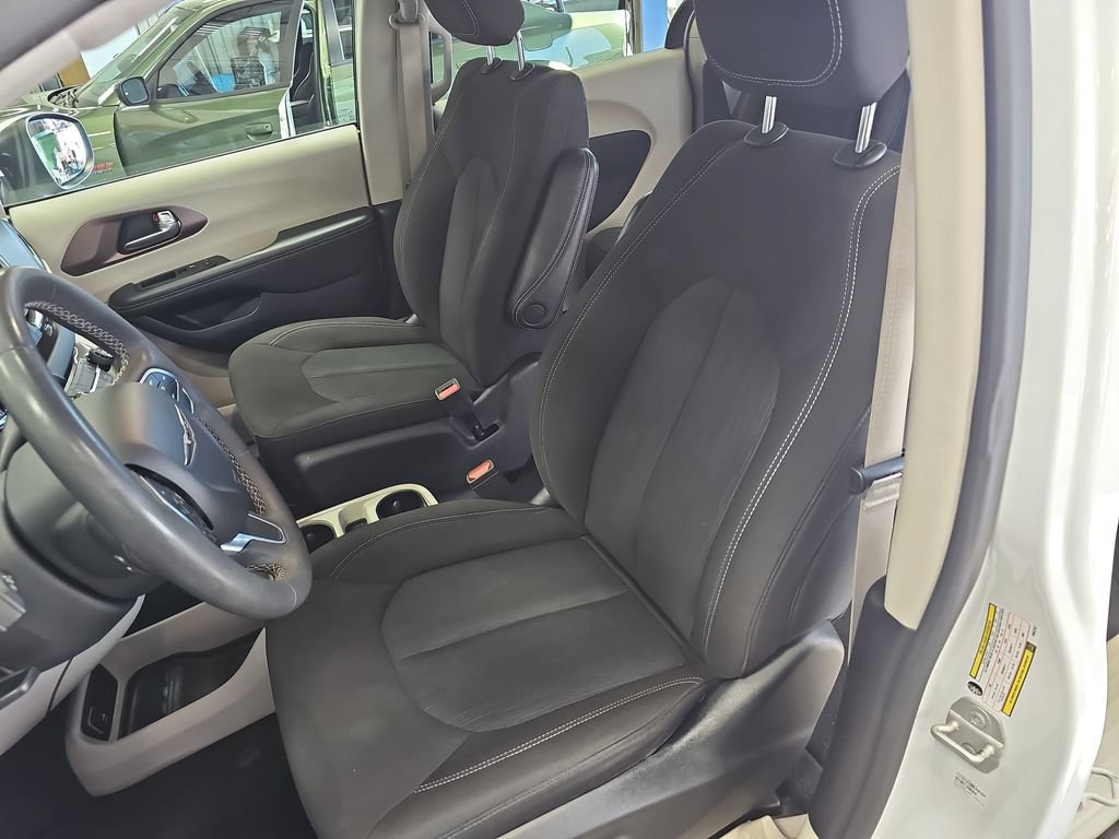 Used 2023 Chrysler Voyager LX FWD image 12