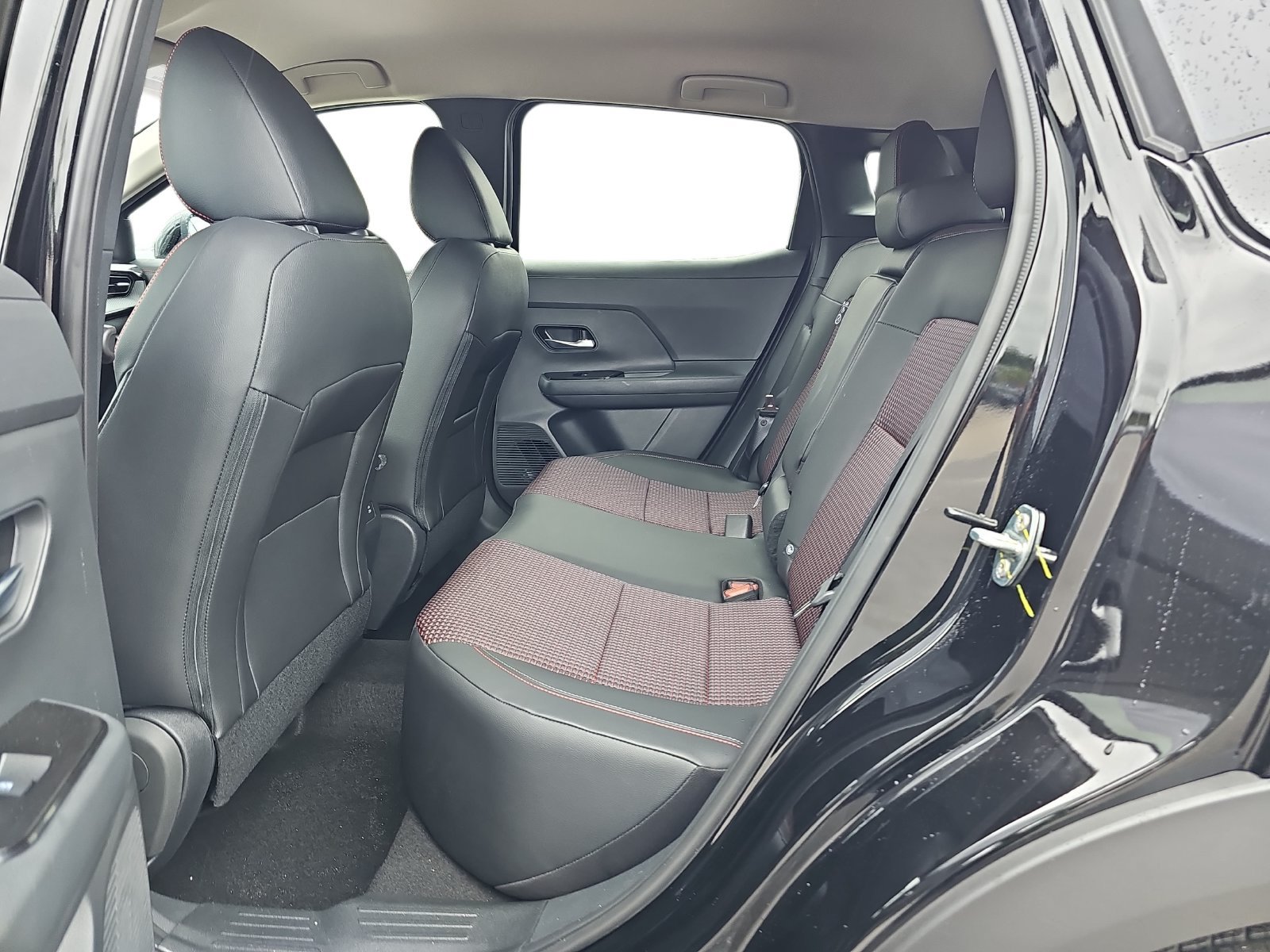 New 2027 Nissan Kicks SR w/ Cold Weather Package FWD image 14