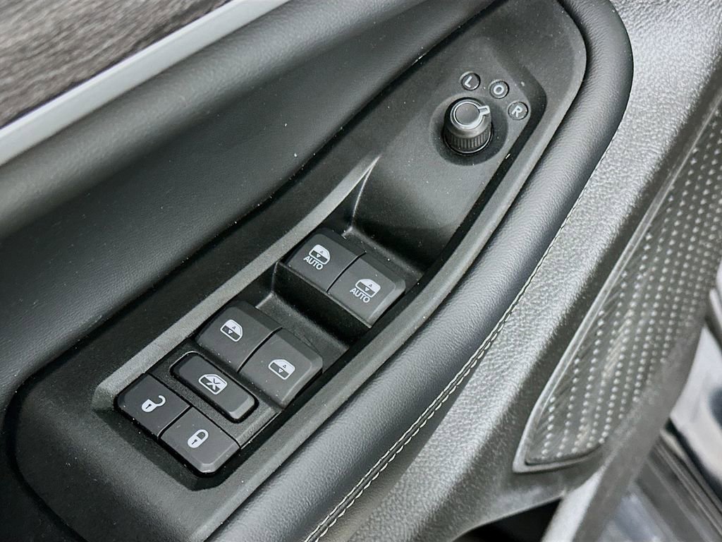 Certified 2025 Jeep Grand Cherokee Limited w/ Black Appearance Package image 25