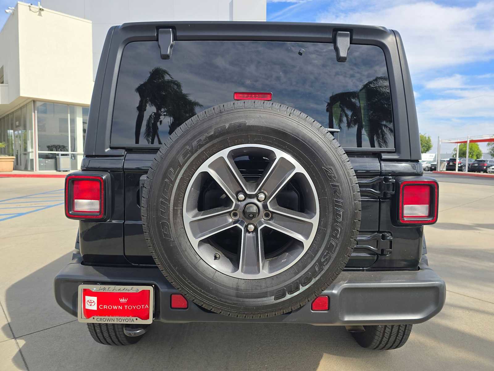Used 2023 Jeep Wrangler Unlimited Sahara AWD/4WD image 13