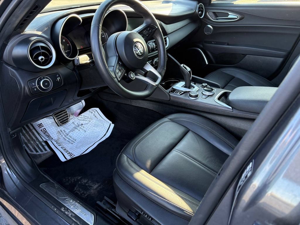 Used 2022 Alfa Romeo Giulia Ti AWD/4WD image 14