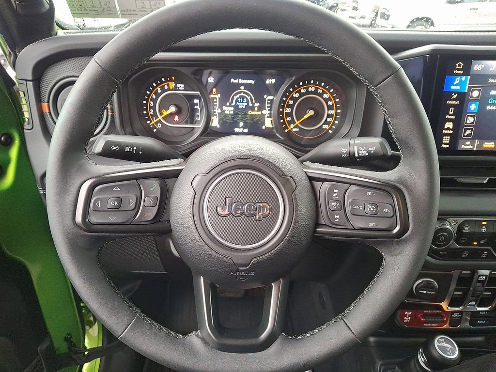 Used 2025 Jeep Gladiator Mojave w/ Convenience Group image 18