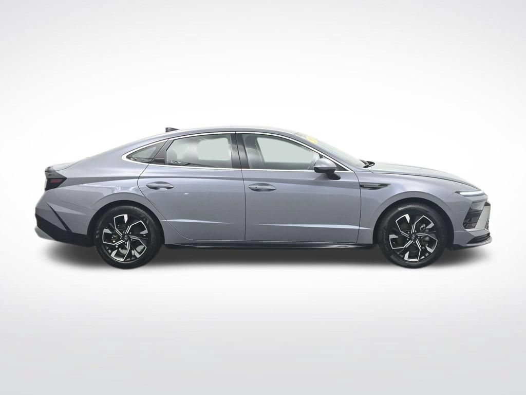 Used 2025 Hyundai Sonata SEL FWD image 4