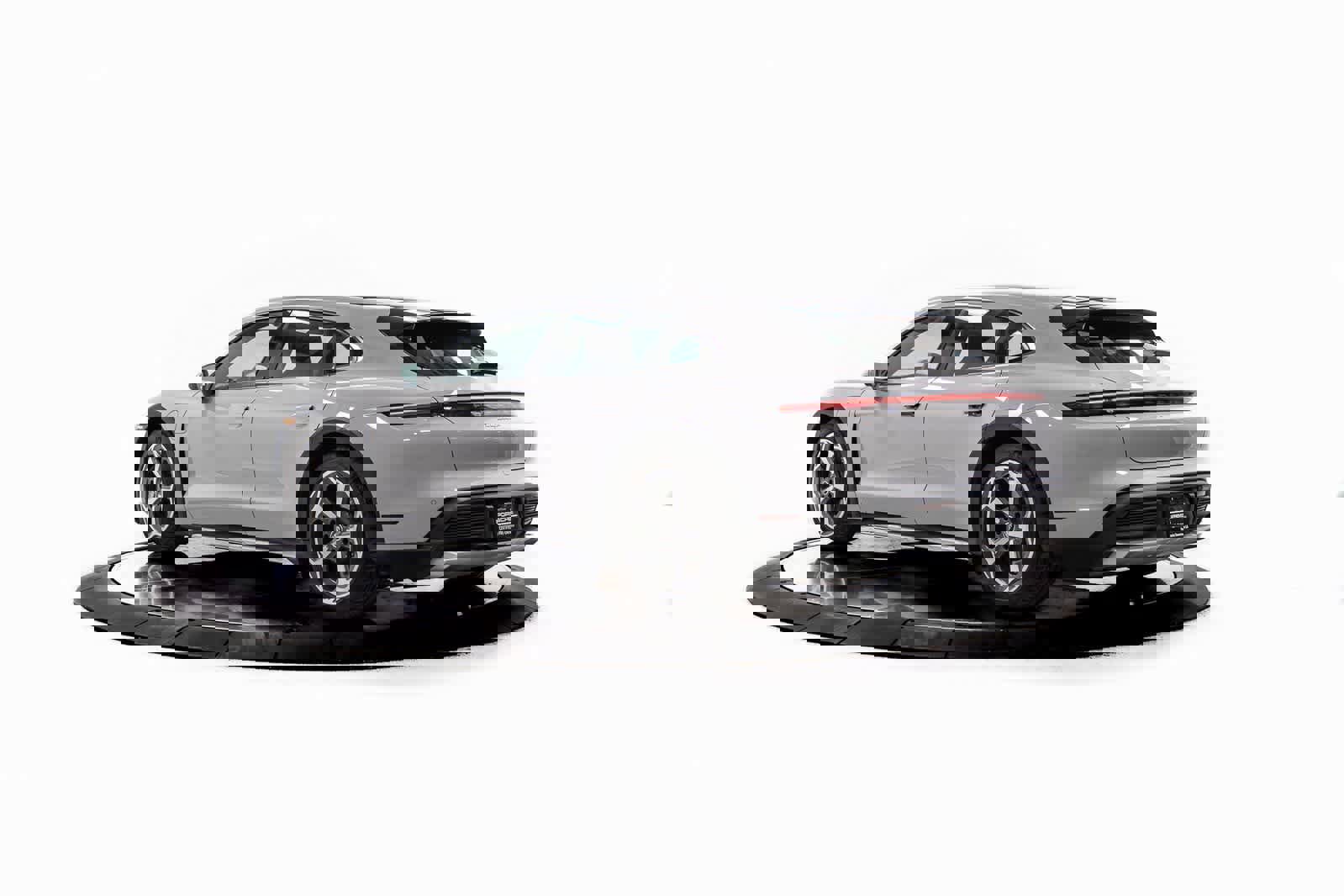 Certified 2024 Porsche Taycan 4 Cross Turismo image 3