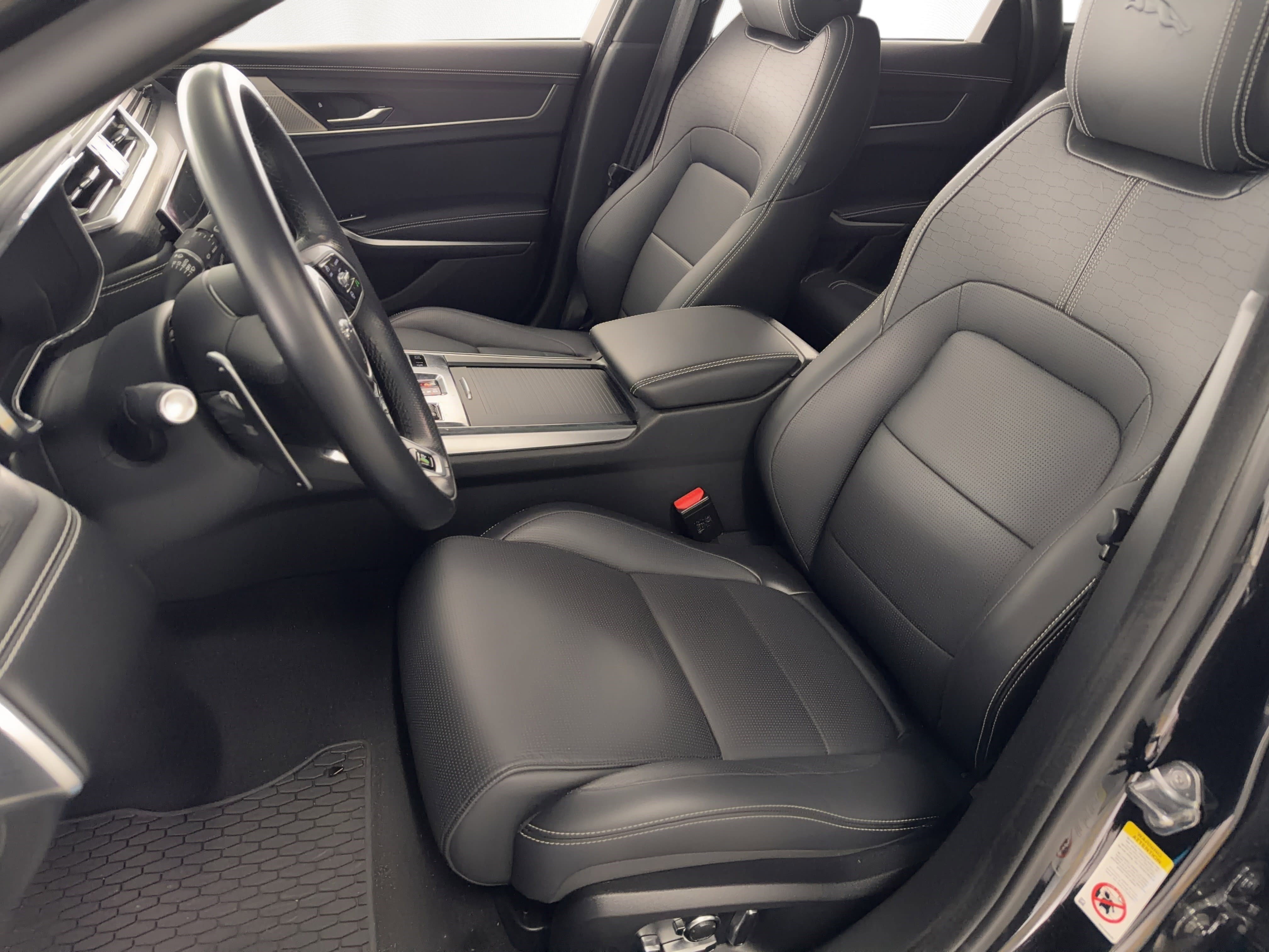 Used 2022 Jaguar XF R-Dynamic SE image 5