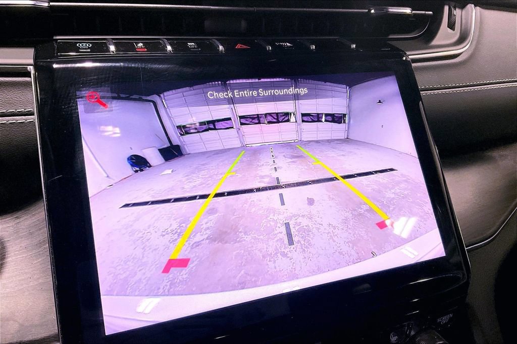 Used 2024 Jeep Grand Cherokee Overland w/ Luxury Tech Group IV AWD/4WD image 28