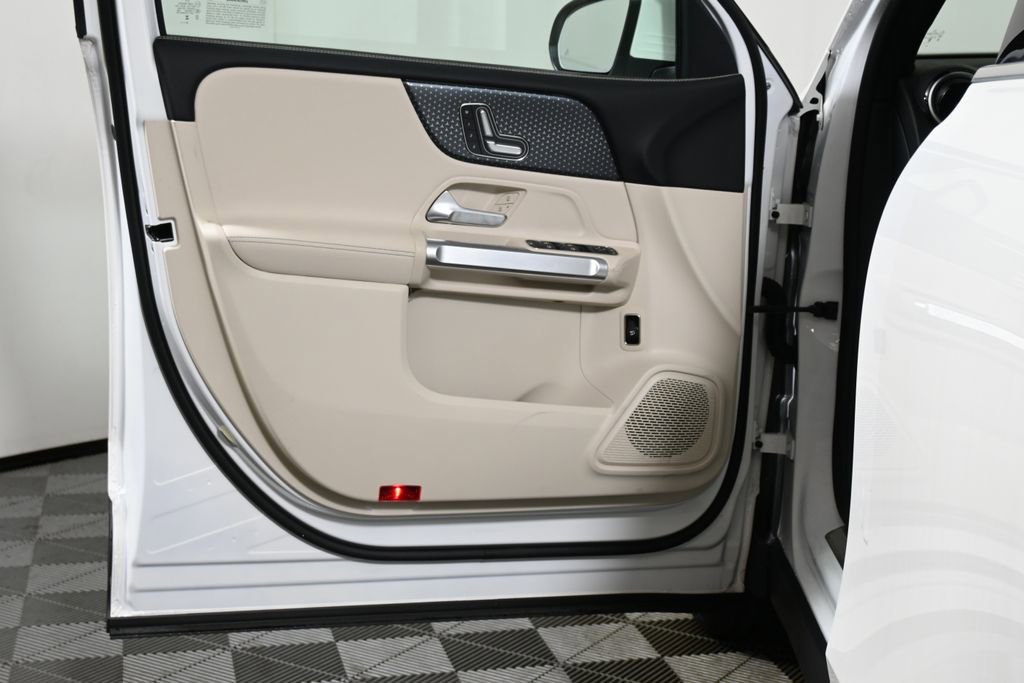 Certified 2025 Mercedes-Benz GLB 250 4MATIC image 23