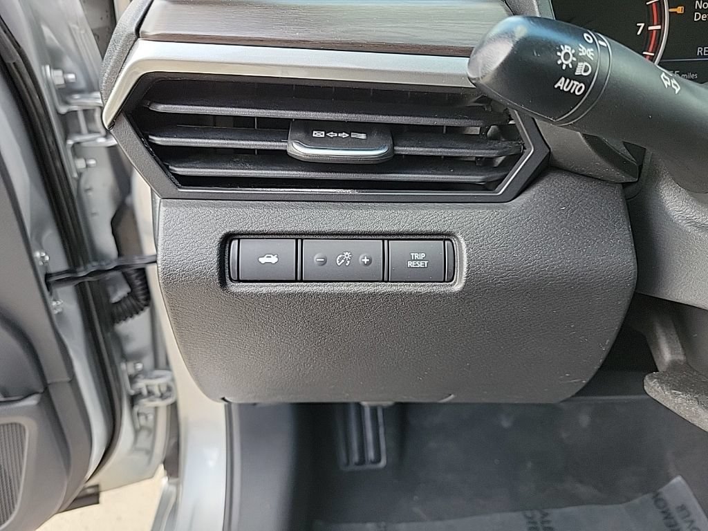 Used 2024 Nissan Altima 2.5 SV FWD image 28