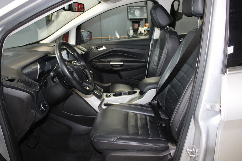 Used 2016 Ford C-MAX Energi SEL w/ Equipment Group 302A FWD image 12