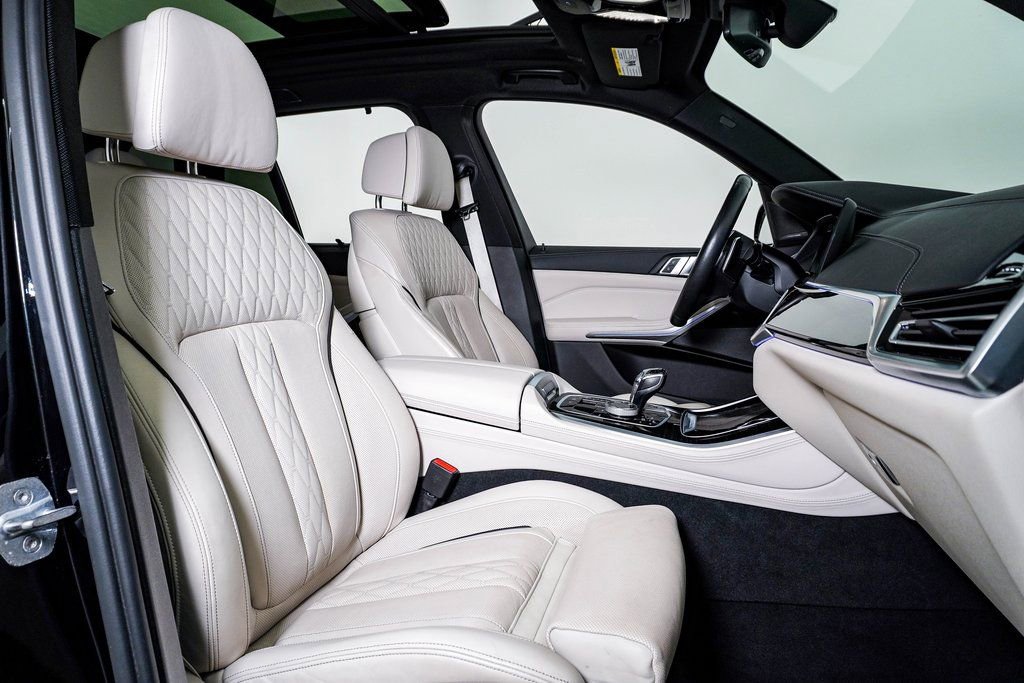 Used 2020 BMW X5 M50i w/ Executive Package image 15