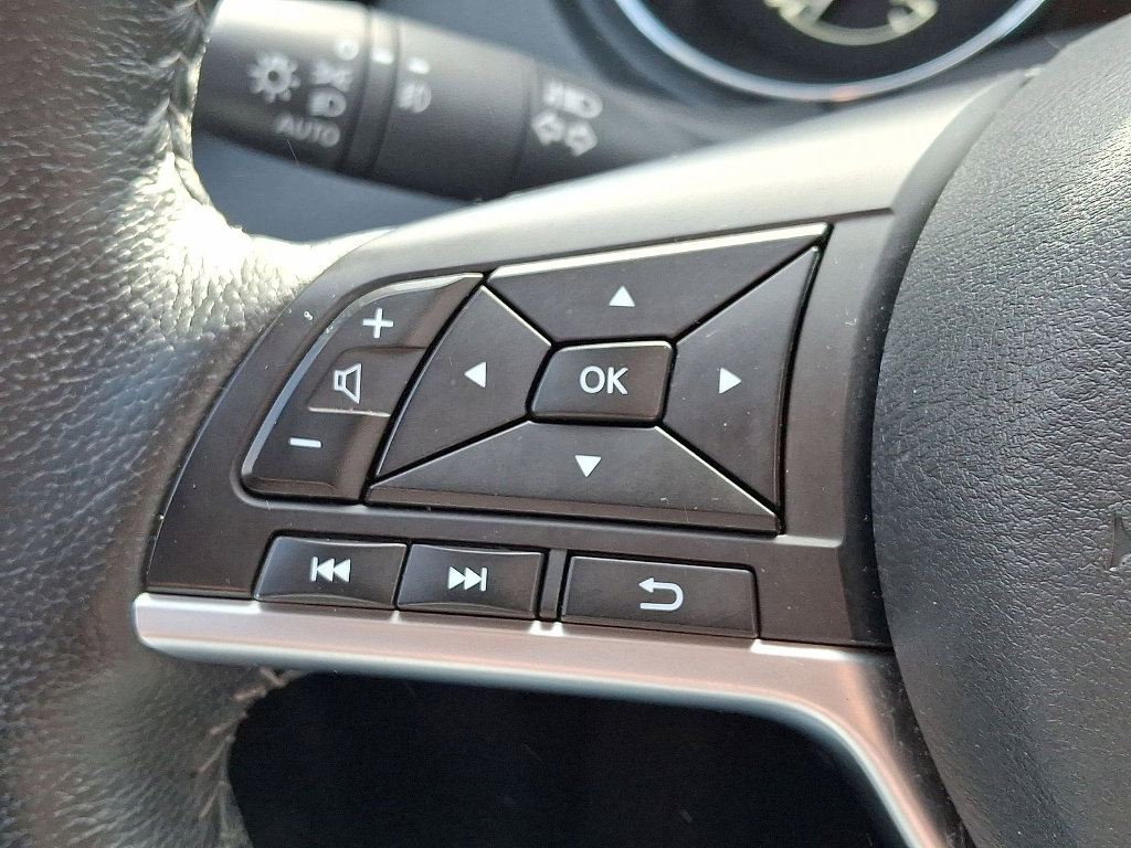 Used 2020 Nissan Rogue SL image 17