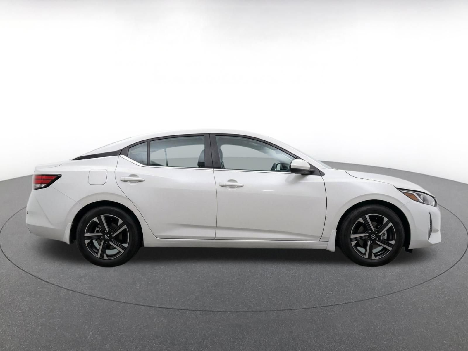 Used 2025 Nissan Sentra SV FWD image 9