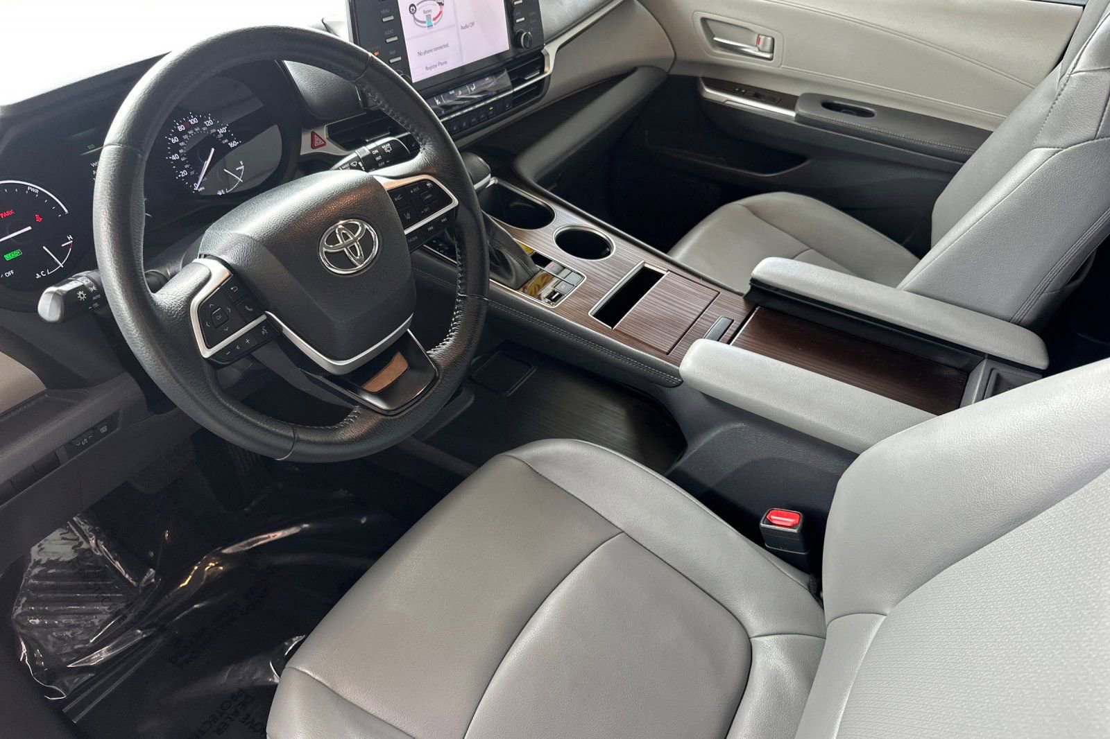 Certified 2022 Toyota Sienna XLE FWD image 12