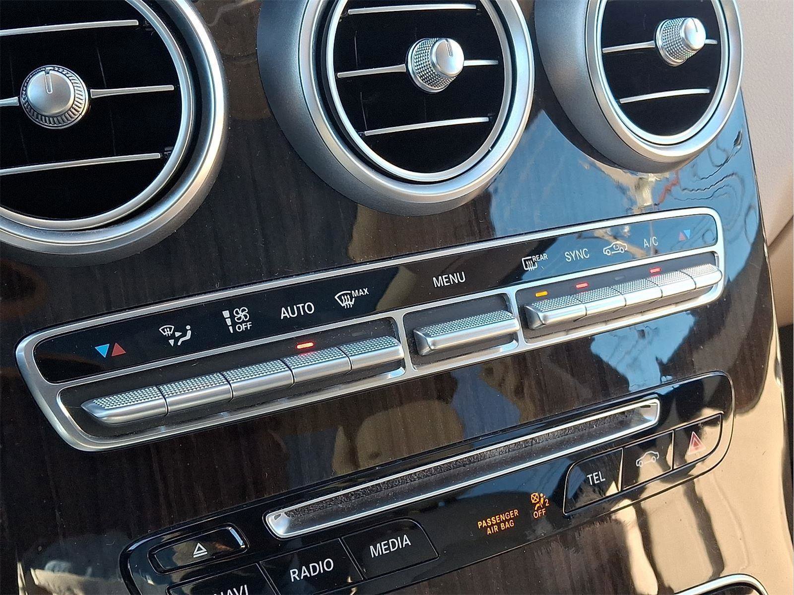 Used 2019 Mercedes-Benz GLC 300 4MATIC image 16