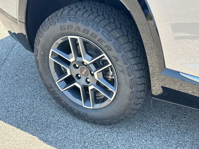 New 2026 GMC Terrain AT4 w/ Technology Package II AWD/4WD image 11