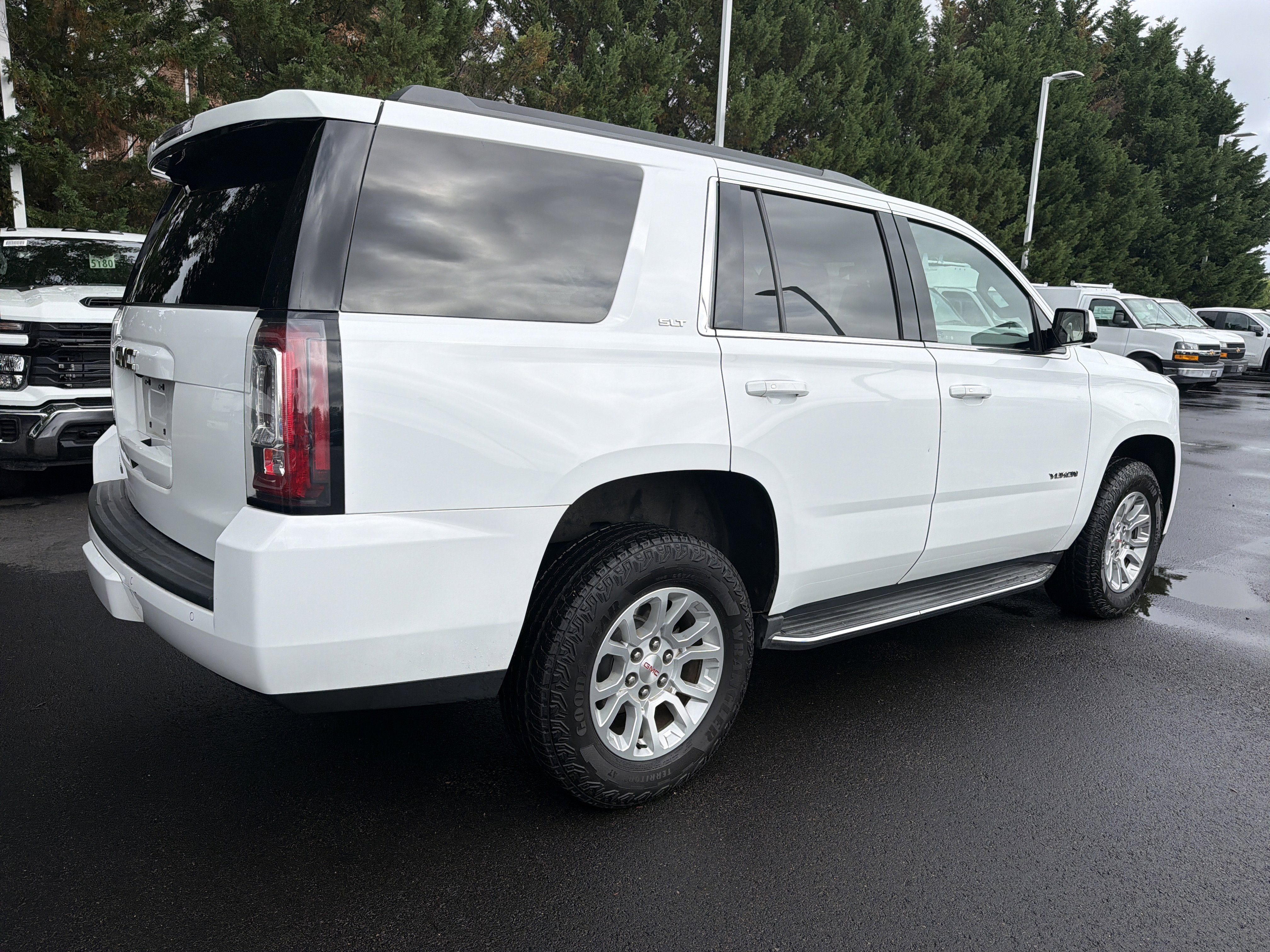 Used 2020 GMC Yukon SLT AWD/4WD image 2