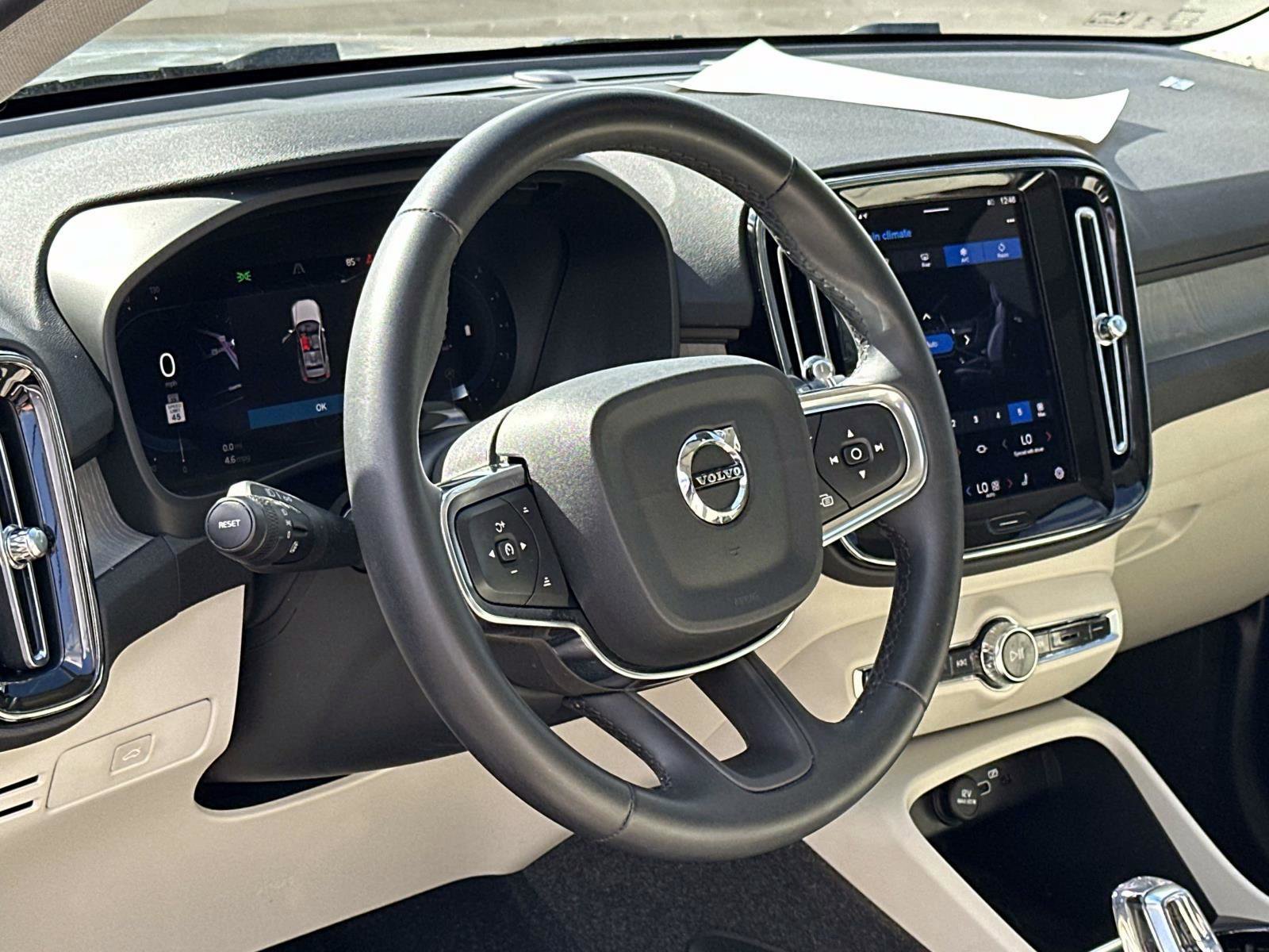 Certified 2023 Volvo XC40 B5 Plus image 31