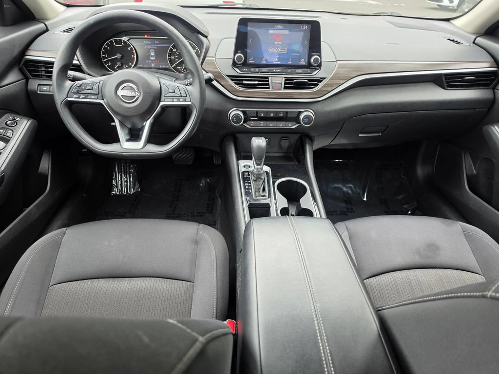 Used 2024 Nissan Altima 2.5 SV FWD image 18