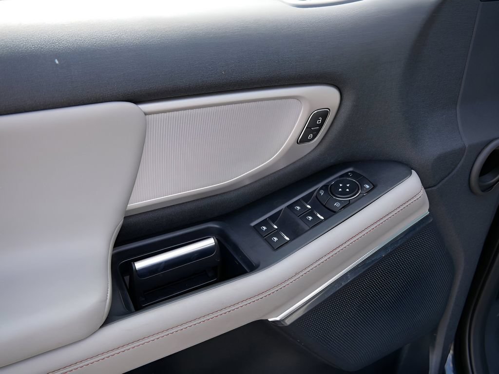 Used 2025 Ford Expedition Active AWD/4WD image 18