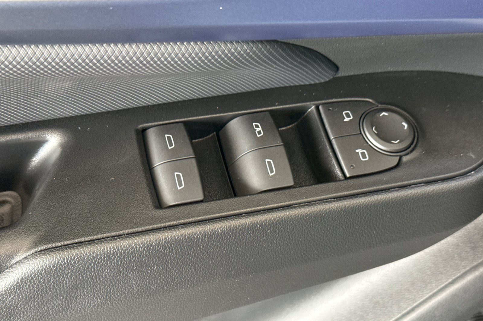Used 2024 Chevrolet Equinox EV LT FWD image 18