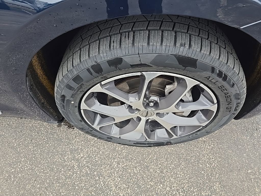 Used 2022 Chrysler Pacifica Limited image 5