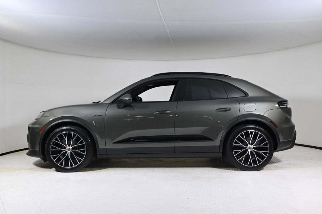 Certified 2025 Porsche Macan 4 Electric image 2