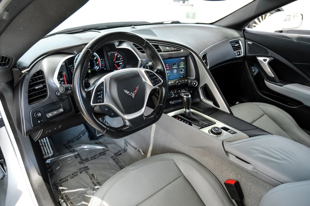 Used 2017 Chevrolet Corvette Stingray Coupe RWD image 2