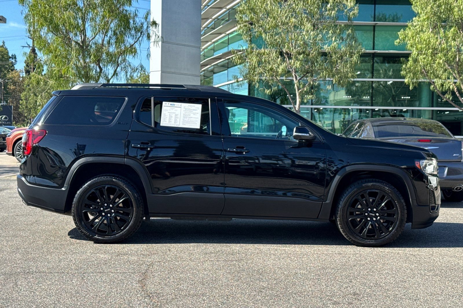 Used 2022 GMC Acadia SLT w/ Elevation Edition FWD image 3