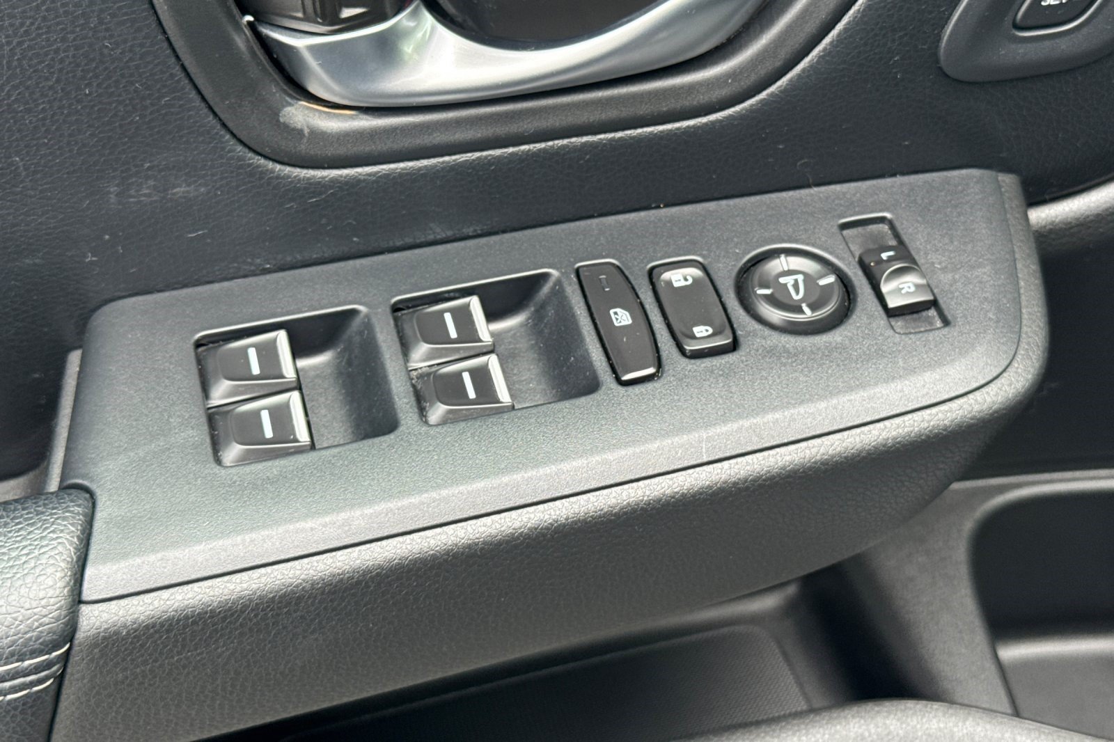 Certified 2025 Honda Pilot Touring image 14