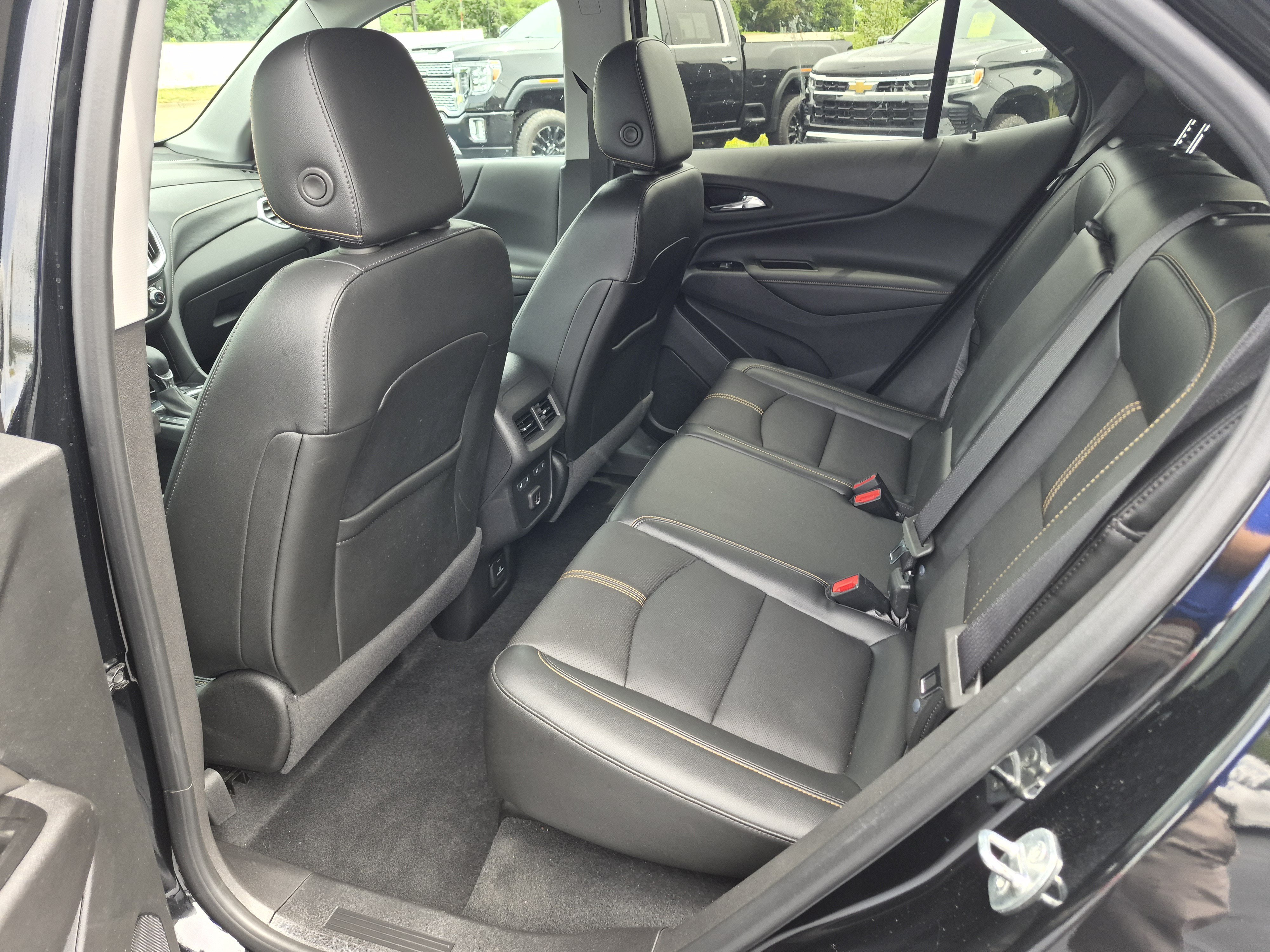 Used 2023 Chevrolet Equinox Premier AWD/4WD image 10