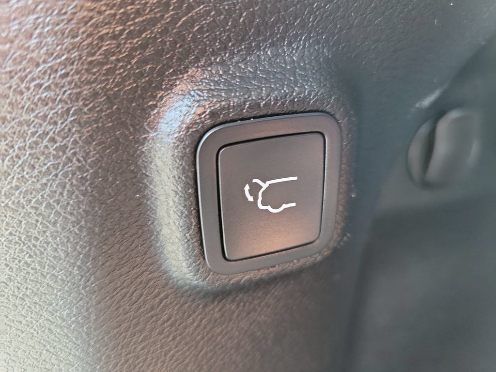 Used 2020 Jeep Cherokee Limited FWD image 33