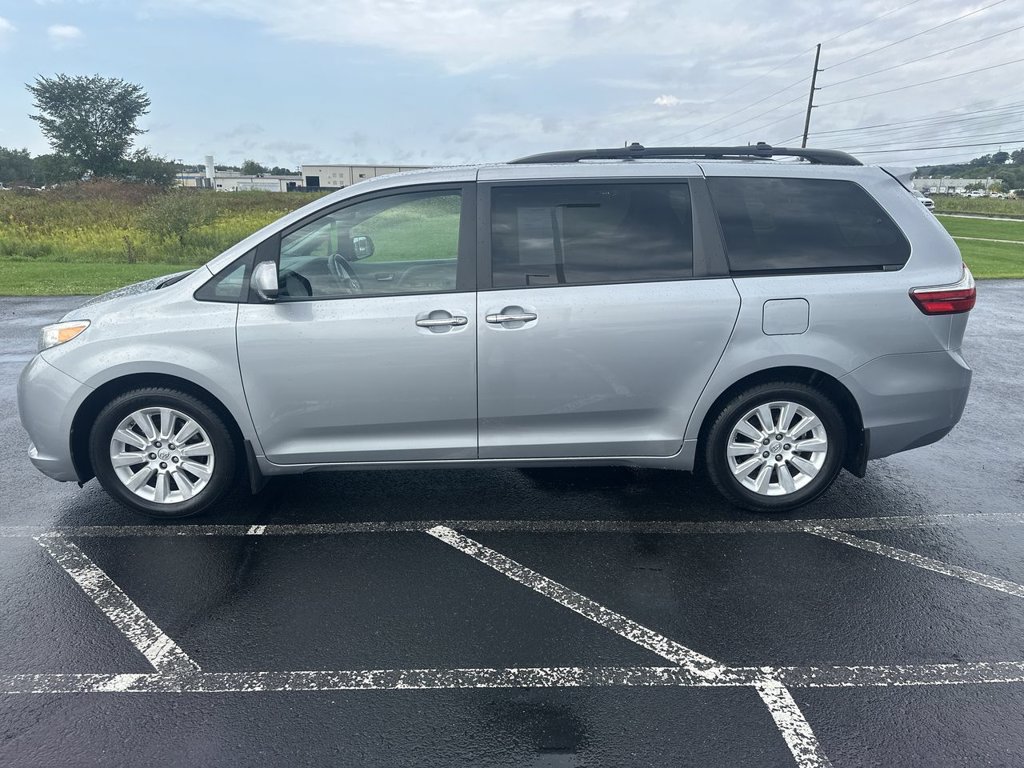 Used 2015 Toyota Sienna XLE Premium AWD/4WD image 5