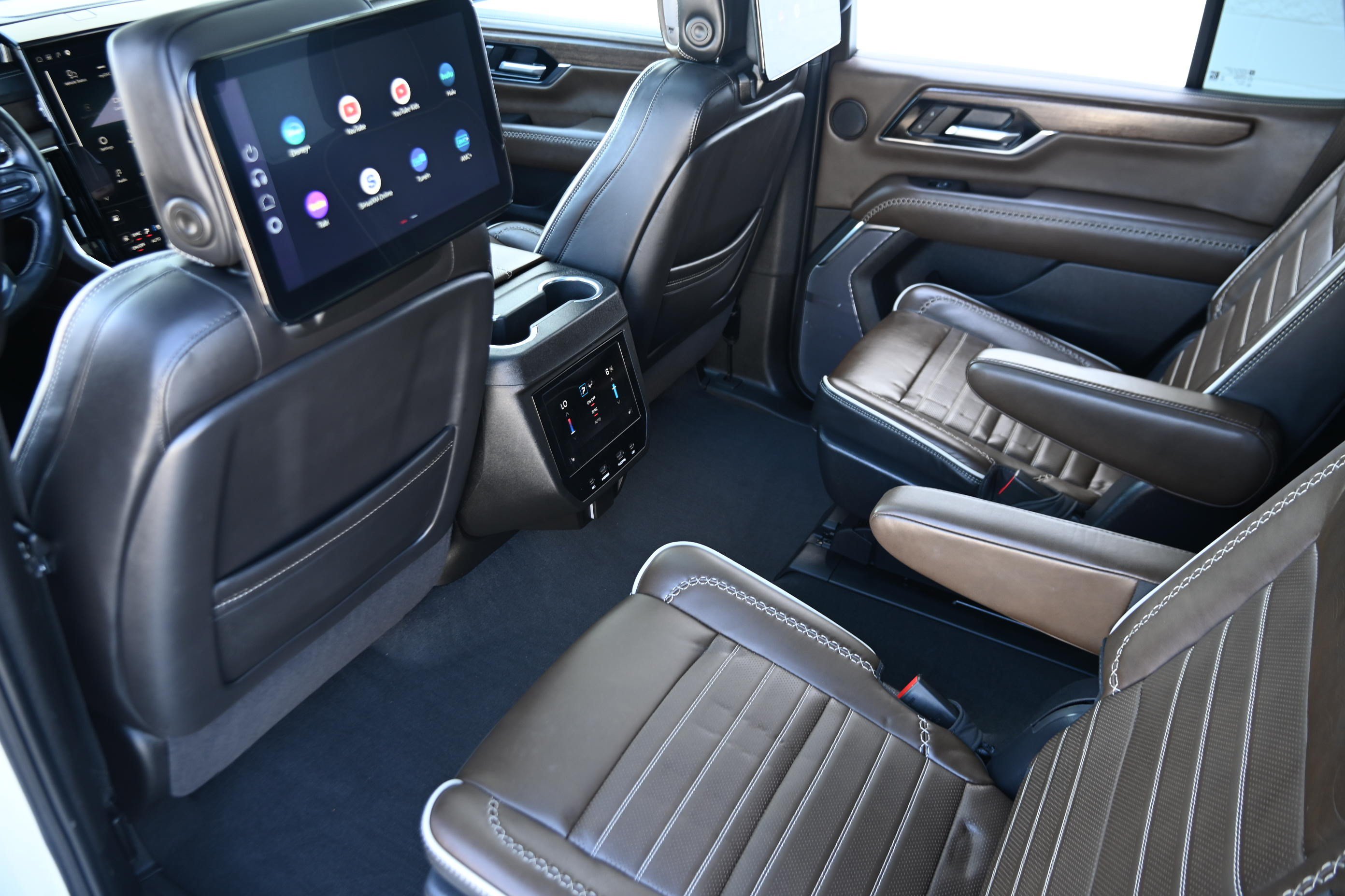 Used 2025 GMC Yukon Denali Ultimate w/ LPO, Floor Liner Package AWD/4WD image 13