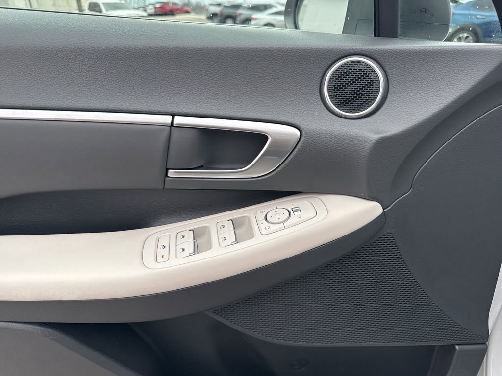 Used 2021 Hyundai Sonata SEL w/ Cargo Package image 11