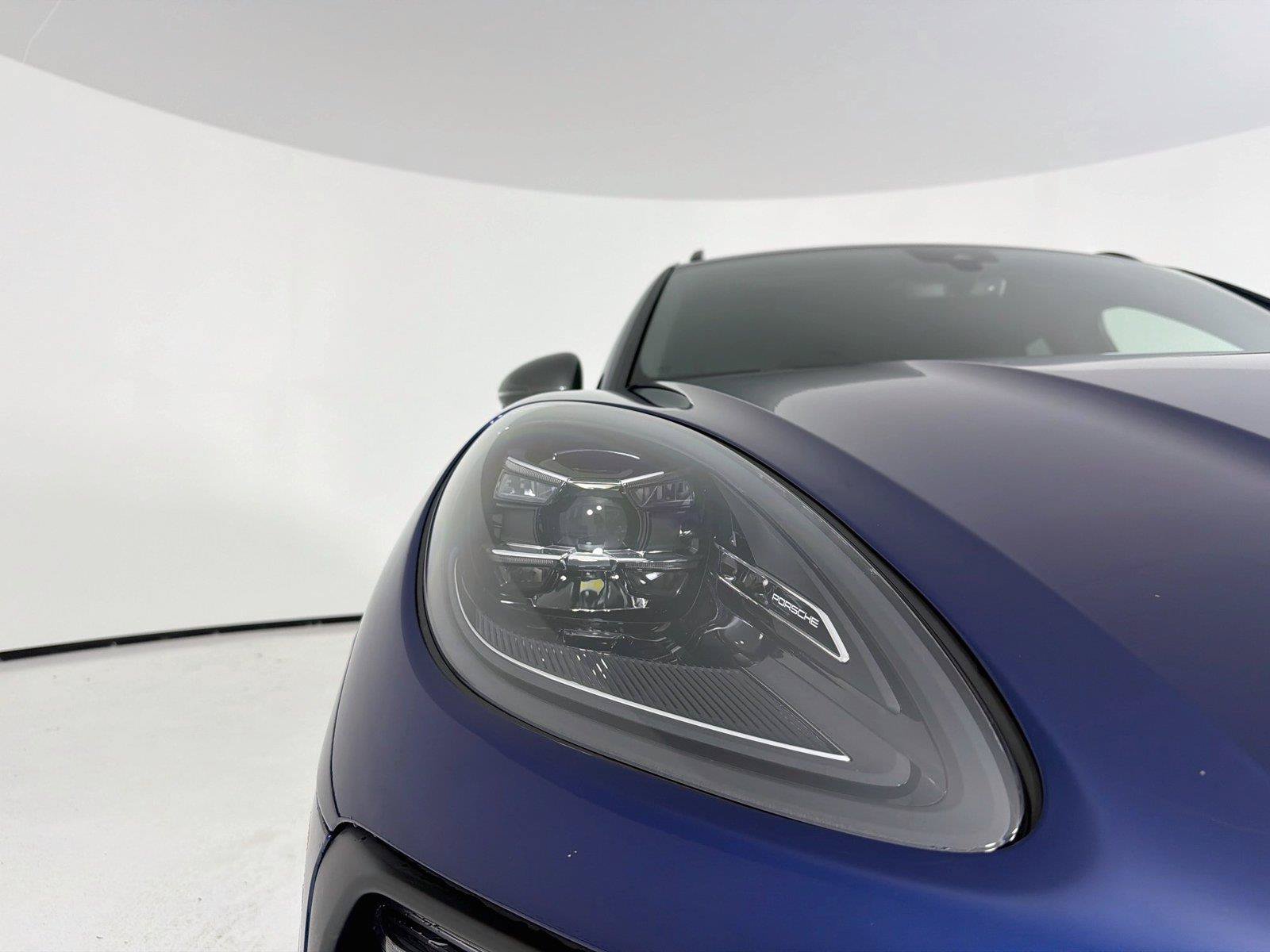 Used 2024 Porsche Macan Turbo AWD/4WD image 31